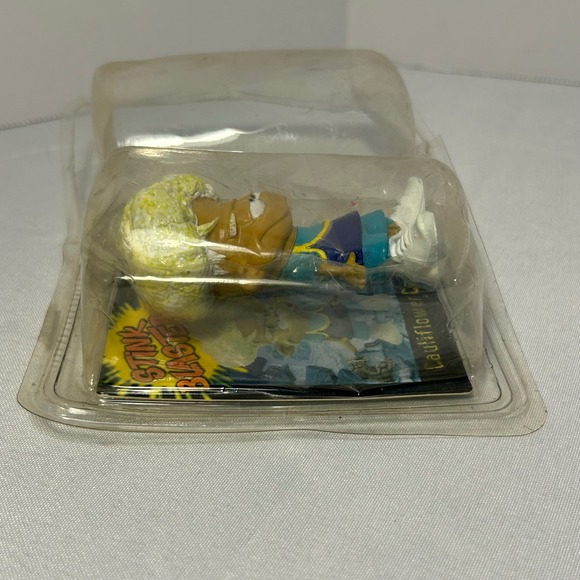 Stink Blasters Cauliflower Carl Action Figure Toy with Card - Picture 3 of 6